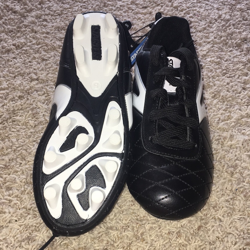 Soccer shoes sz 5 ⚽️ CLEATS